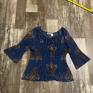 Heirloom Limited boho top, elastic neckline, bell sleeves.